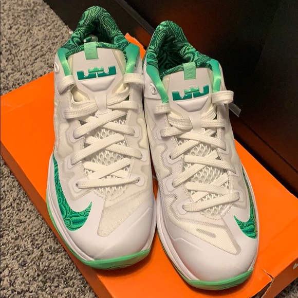 MAX LeBron XI Low, Easter Edition - Picture 2 of 3
